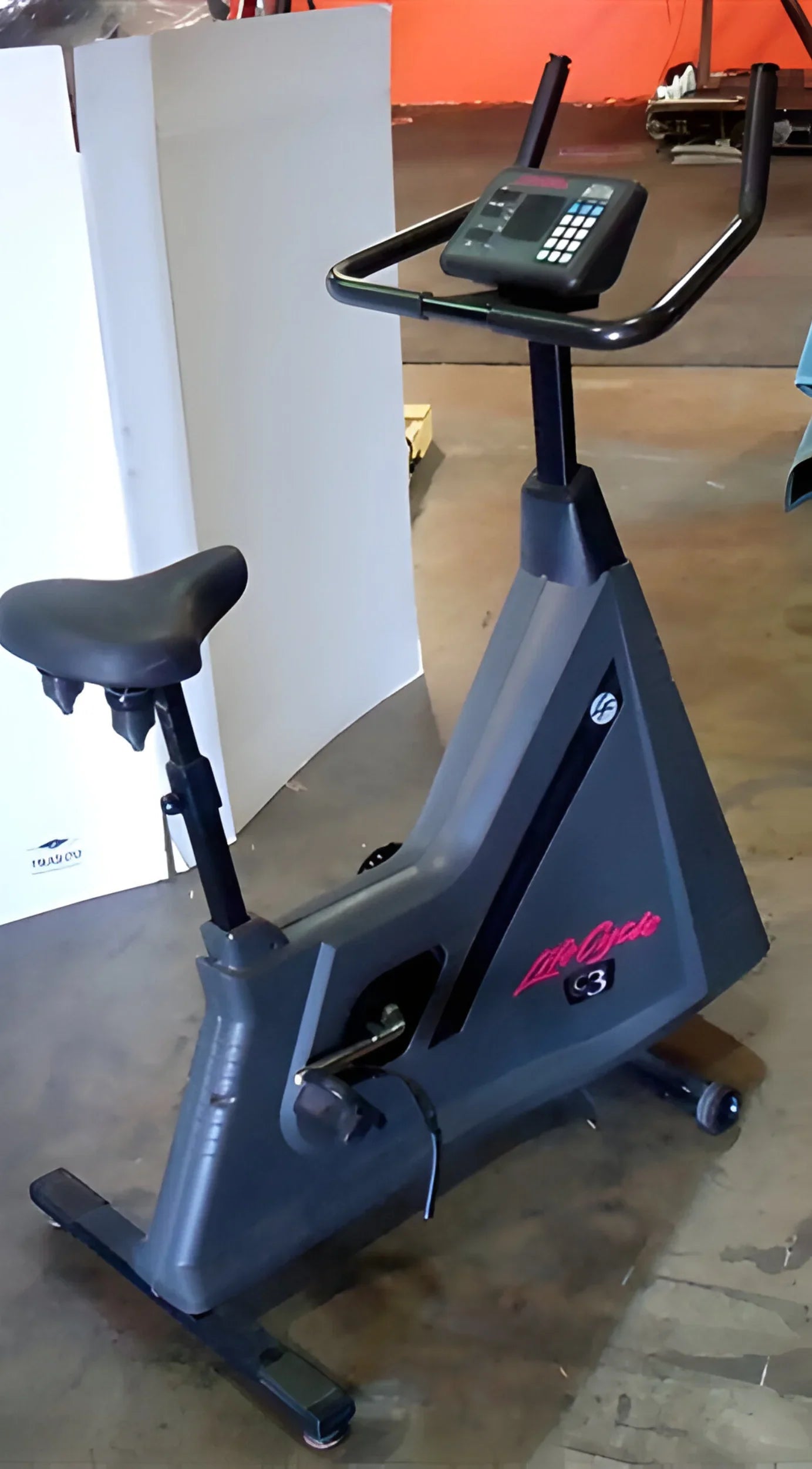 Life Fitness C3 Lifecycle Upright Bike (Remanufactured)